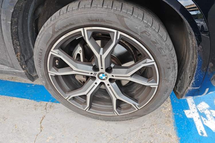 Used BMW X5 2022 Restyled xDrive 40Li M Sport Package Right Front Wheel Hub