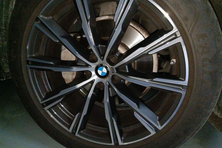 Used BMW X5 2022 xDrive 30Li M Sport Package Right Front Wheel Hub