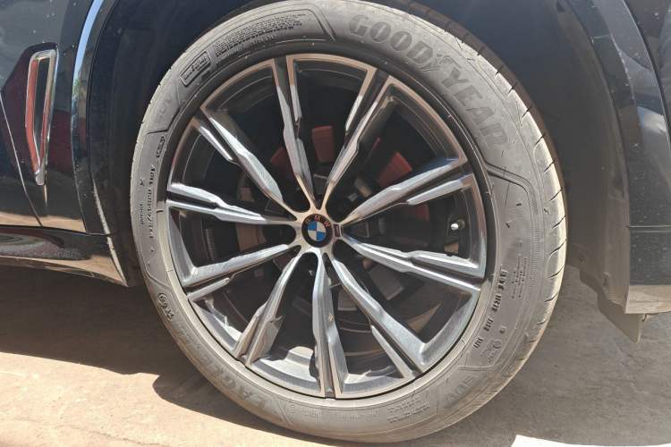 Used BMW X5 2022 xDrive 30Li Luxury M Sport Package Right Front Wheel Hub