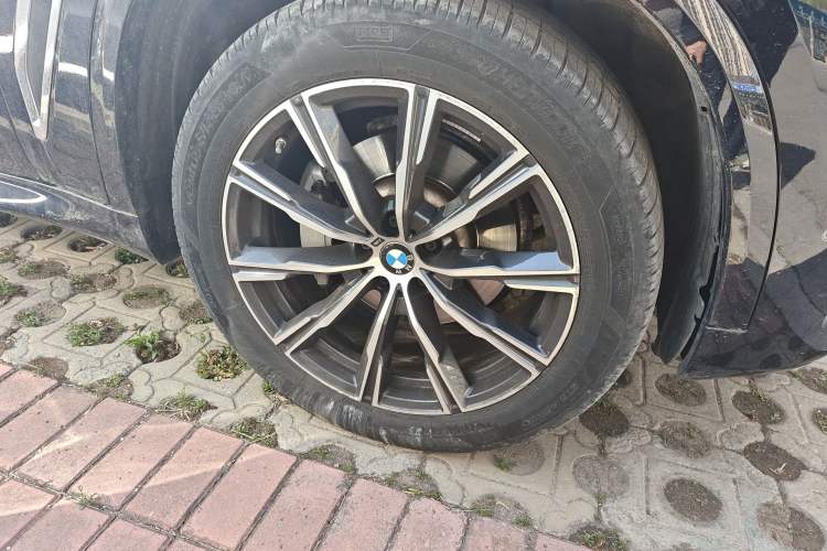 Used BMW X5 2022 Restyled xDrive 30Li Luxury Version M Sport Package Right Front Wheel Hub