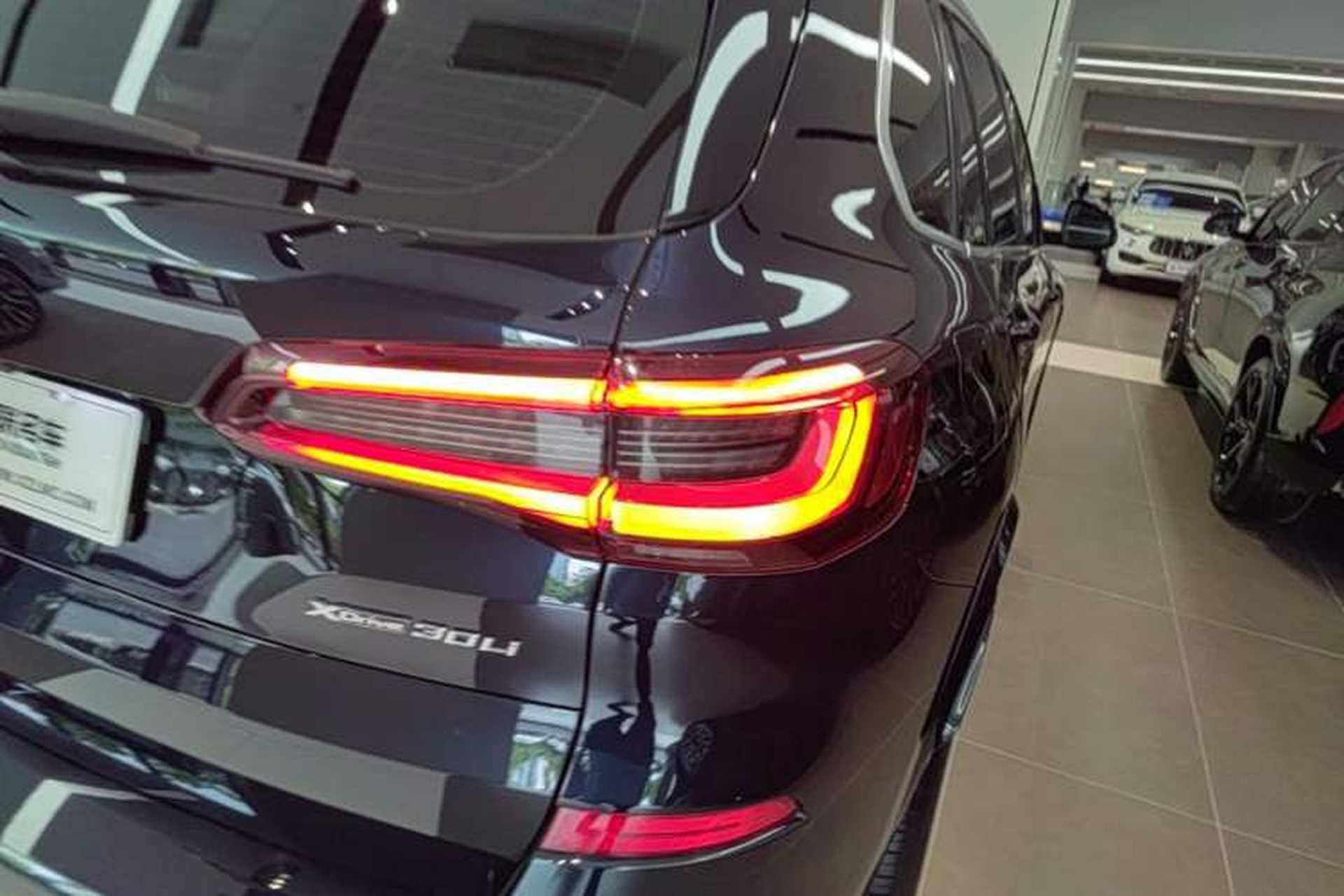 Used BMW X5 2022 xDrive 30Li Luxury M Sport Package Right Rear Taillight