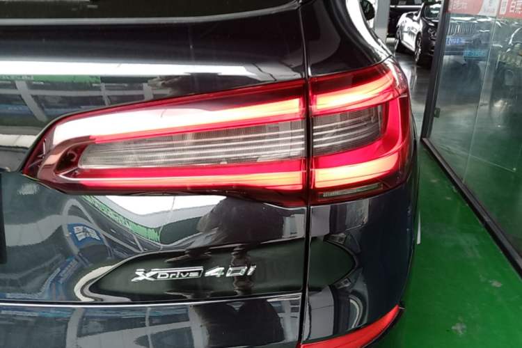 Used BMW X5 2022 xDrive40i Luxury Edition M Sport Package Right Rear Taillight