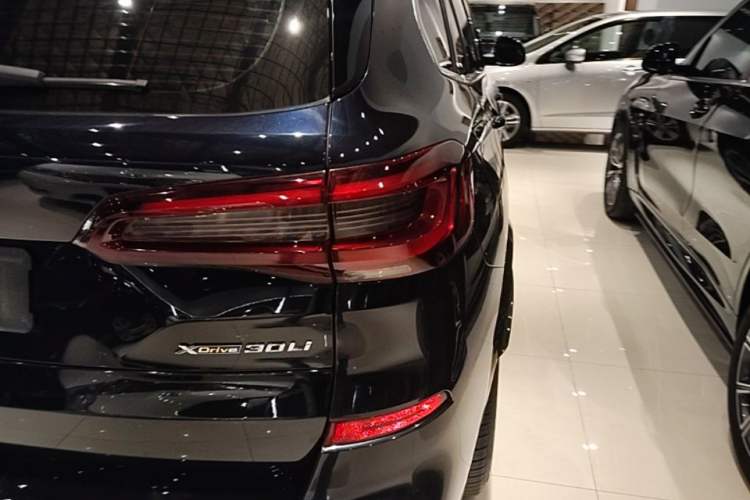 Used BMW X5 2022 Restyled xDrive 30Li Luxury Version M Sport Package Right Rear Taillight