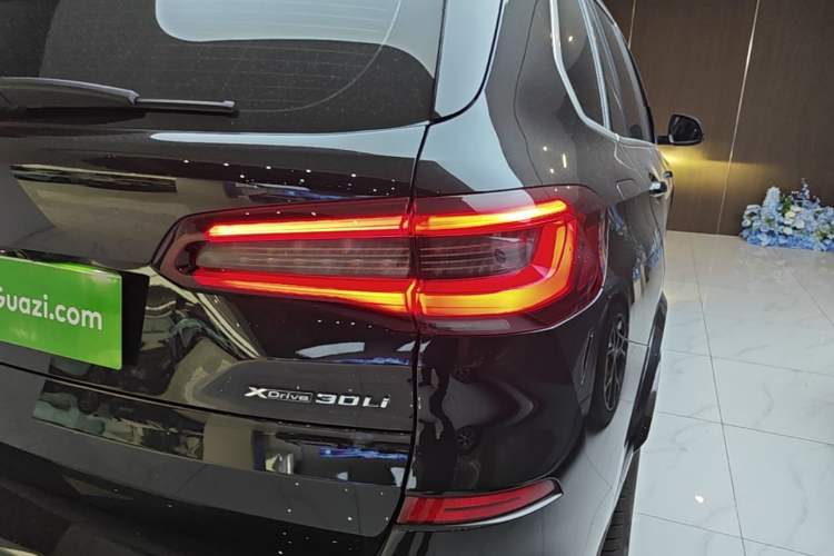 Used BMW X5 2022 xDrive 30Li Luxury M Sport Package Right Rear Taillight