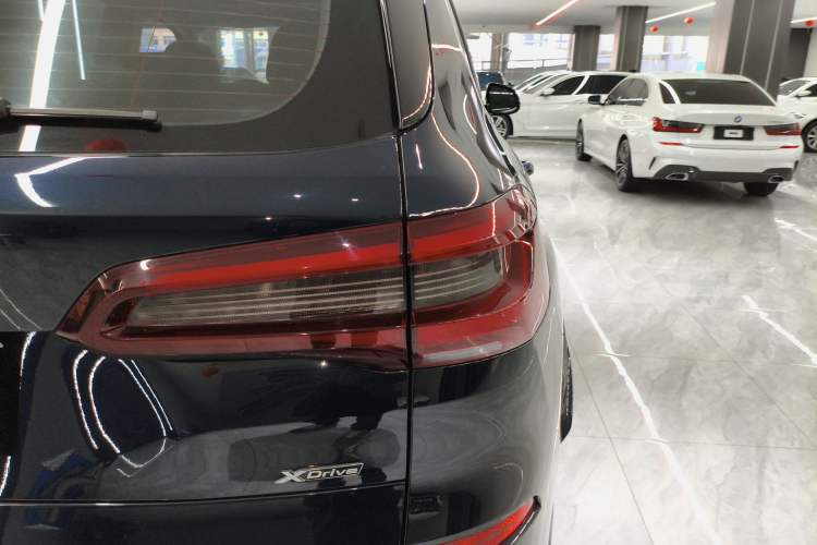 Used BMW X5 2022 xDrive 30Li Luxury M Sport Package Right Rear Taillight