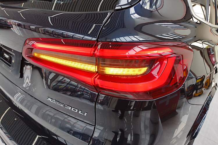 Used BMW X5 2022 Restyled xDrive 30Li Luxury Version M Sport Package Right Rear Taillight