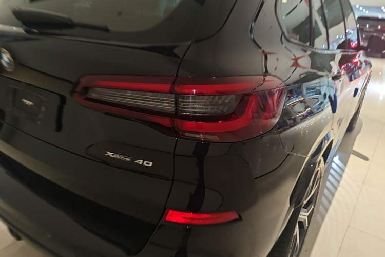 Used BMW X5 2022 xDrive 40Li M Sport Package Right Rear Taillight