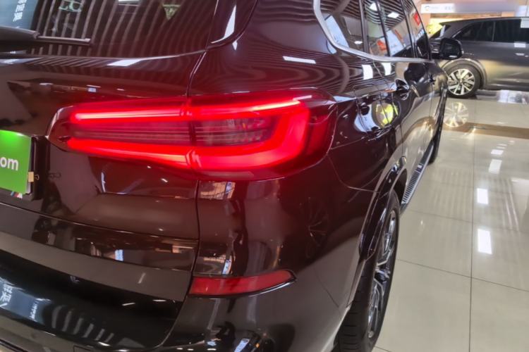 Used BMW X5 2022 Restyled xDrive 30Li Luxury Version M Sport Package Right Rear Taillight