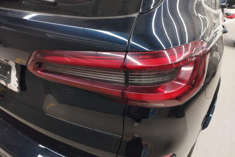 Used BMW X5 2022 Restyled xDrive 40Li Luxury Edition M Sport Package Right Rear Taillight