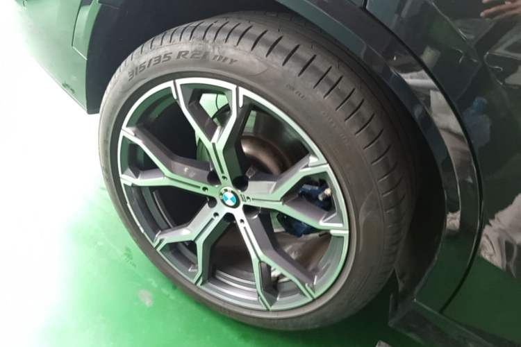 Used BMW X5 2022 xDrive40i Luxury Edition M Sport Package Right Rear Wheel Hub
