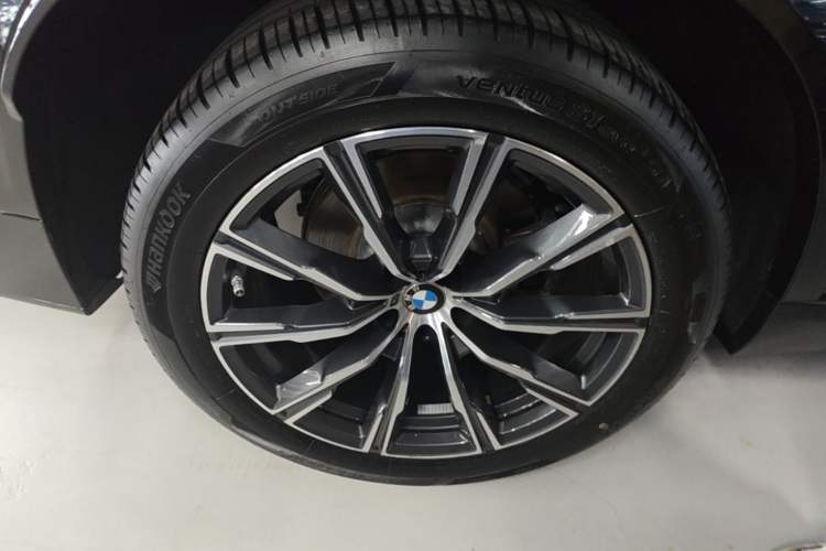 Used BMW X5 2022 Restyled xDrive 30Li Luxury Version M Sport Package Right Rear Wheel Hub