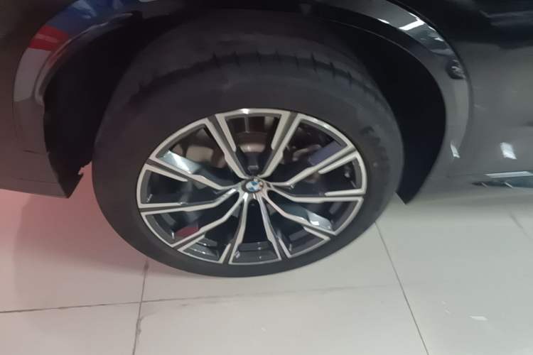 Used BMW X5 2022 Restyled xDrive 30Li Luxury Version M Sport Package Right Rear Wheel Hub
