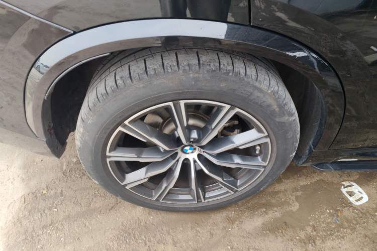 Used BMW X5 2022 Restyled xDrive 30Li Luxury Version M Sport Package Right Rear Wheel Hub