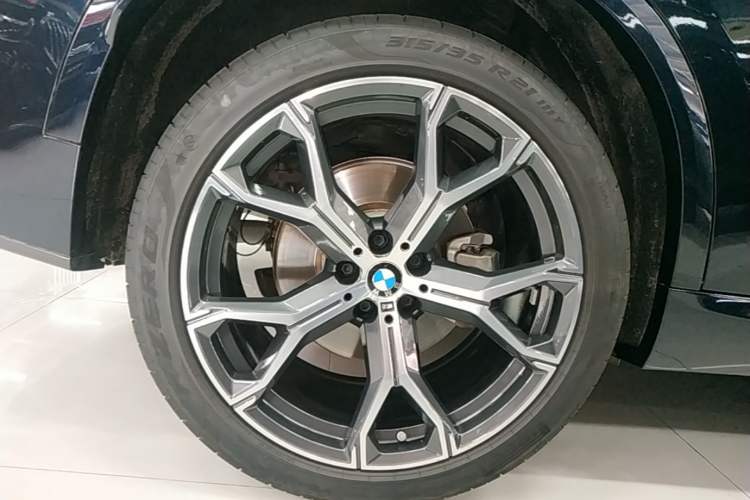 Used BMW X5 2022 Restyled xDrive 40Li M Sport Package Right Rear Wheel Hub