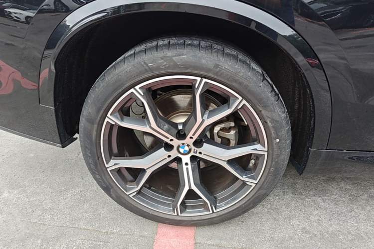 Used BMW X5 2022 xDrive 40Li M Sport Package Right Rear Wheel Hub