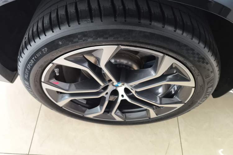 Used BMW X5 2022 Restyled xDrive 40Li M Sport Package Right Rear Wheel Hub
