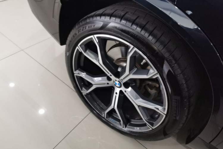 Used BMW X5 2022 Restyled xDrive 40Li M Sport Package Right Rear Wheel Hub