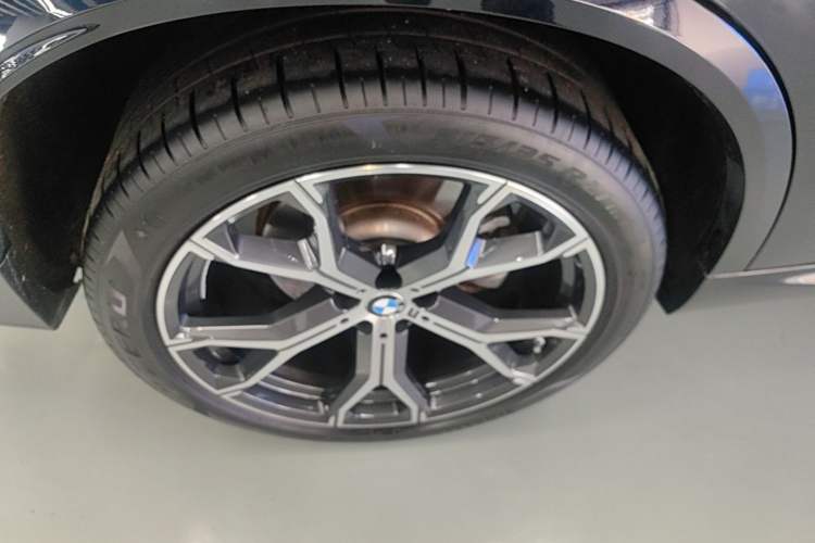 Used BMW X5 2022 Restyled xDrive 40Li M Sport Package Right Rear Wheel Hub