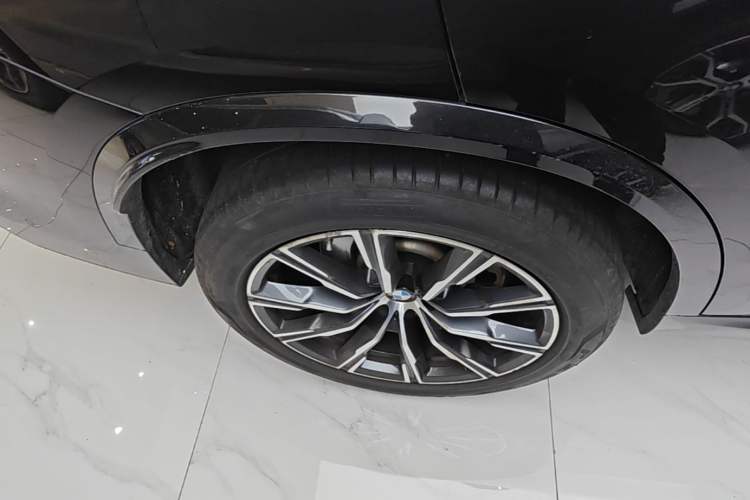 Used BMW X5 2022 xDrive 30Li Luxury M Sport Package Right Rear Wheel Hub