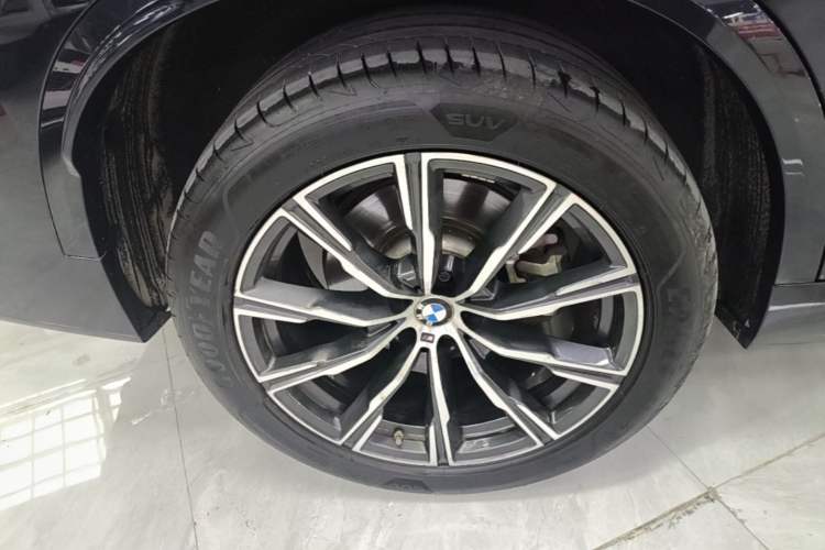 Used BMW X5 2022 Restyled xDrive 30Li Luxury Version M Sport Package Right Rear Wheel Hub