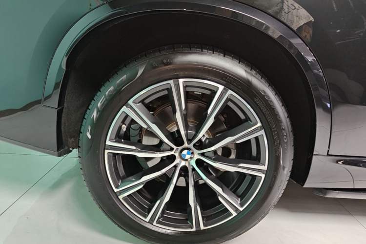 Used BMW X5 2022 Restyled xDrive 30Li Luxury Version M Sport Package Right Rear Wheel Hub
