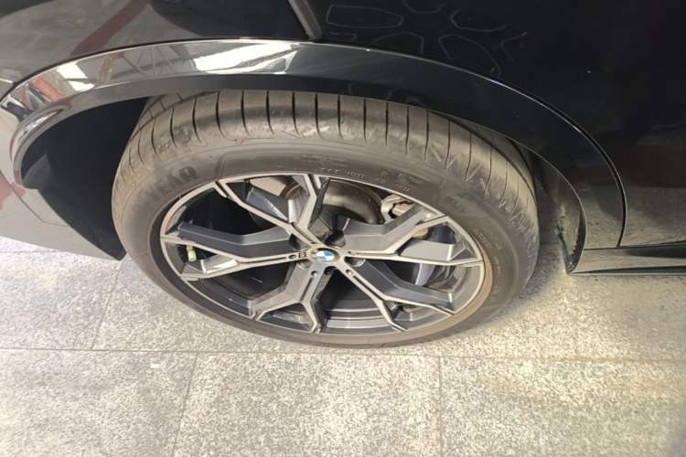 Used BMW X5 2022 xDrive 40Li M Sport Package Right Rear Wheel Hub