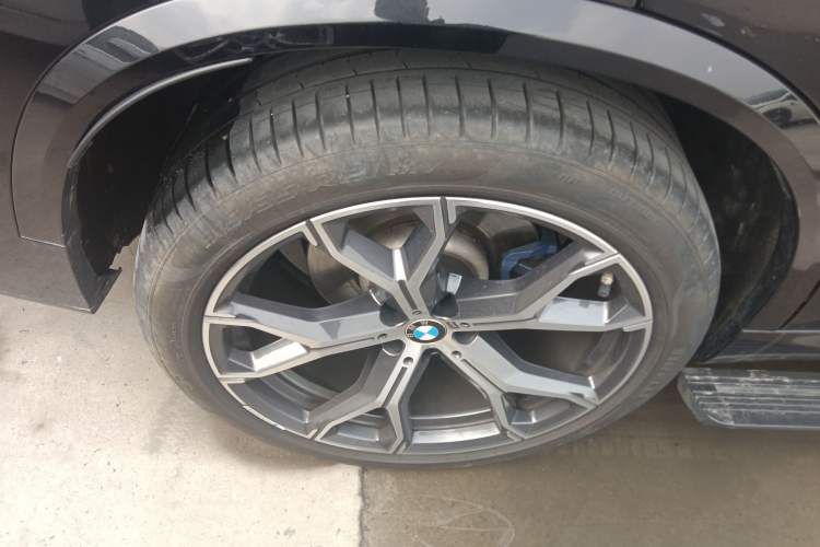 Used BMW X5 2022 xDrive40i Luxury Edition M Sport Package Right Rear Wheel Hub