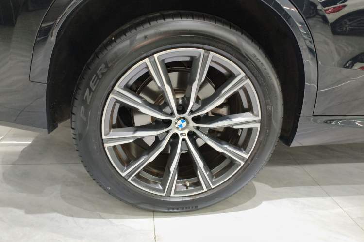 Used BMW X5 2022 xDrive 30Li Luxury M Sport Package Right Rear Wheel Hub