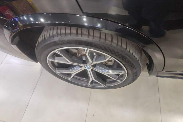 Used BMW X5 2022 Restyled xDrive 40Li M Sport Package Right Rear Wheel Hub