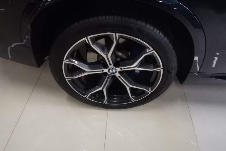 Used BMW X5 2022 Restyled xDrive 40Li M Sport Package Right Rear Wheel Hub