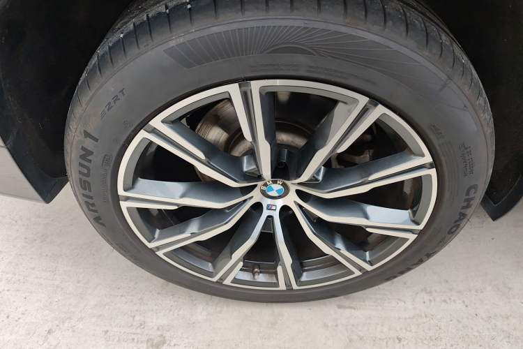 Used BMW X5 2022 Restyled xDrive 30Li M Sport Package Right Rear Wheel Hub