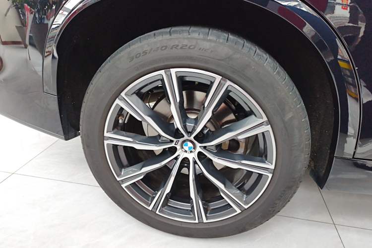 Used BMW X5 2022 Restyled xDrive 30Li Luxury Version M Sport Package Right Rear Wheel Hub