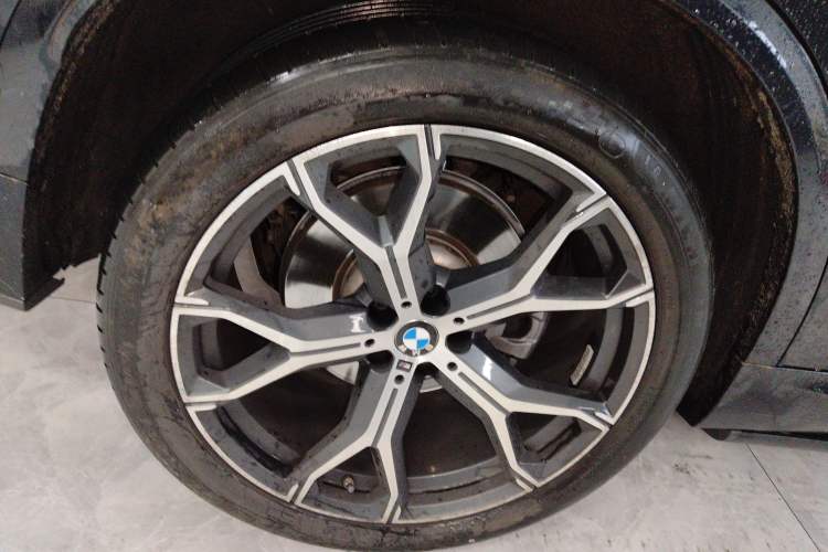Used BMW X5 2022 Restyled xDrive 40Li M Sport Package Right Rear Wheel Hub