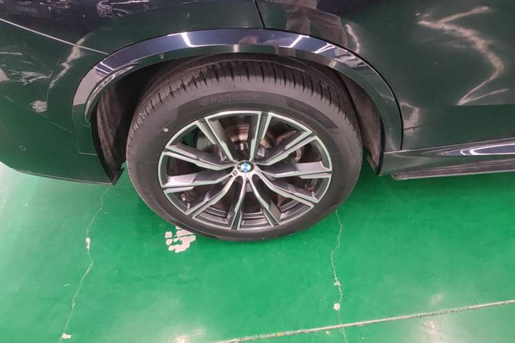 Used BMW X5 2022 Restyled xDrive 30Li Luxury Version M Sport Package Right Rear Wheel Hub