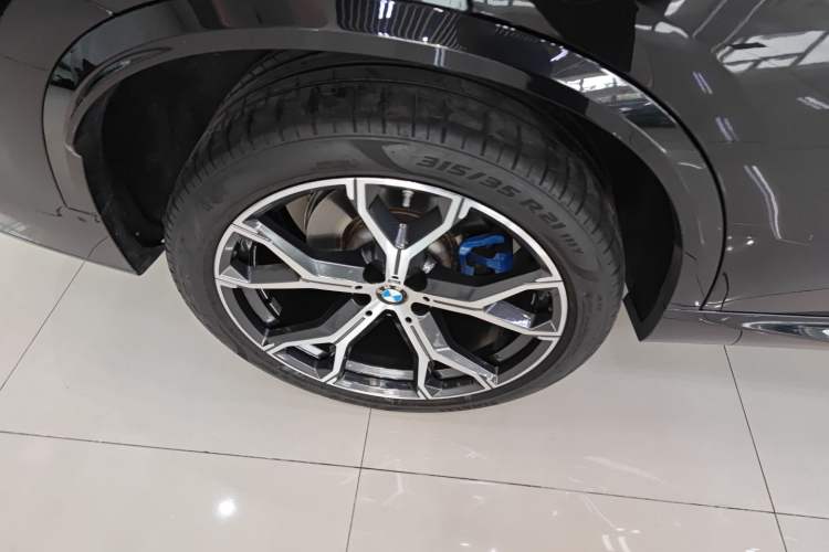 Used BMW X5 2022 Restyled xDrive 40Li M Sport Package Right Rear Wheel Hub