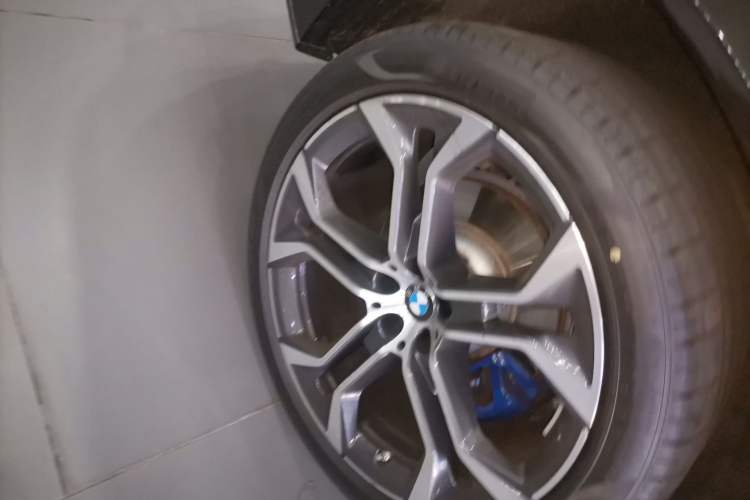 Used BMW X5 2022 xDrive 40Li Luxury Edition M Sport Package Right Rear Wheel Hub