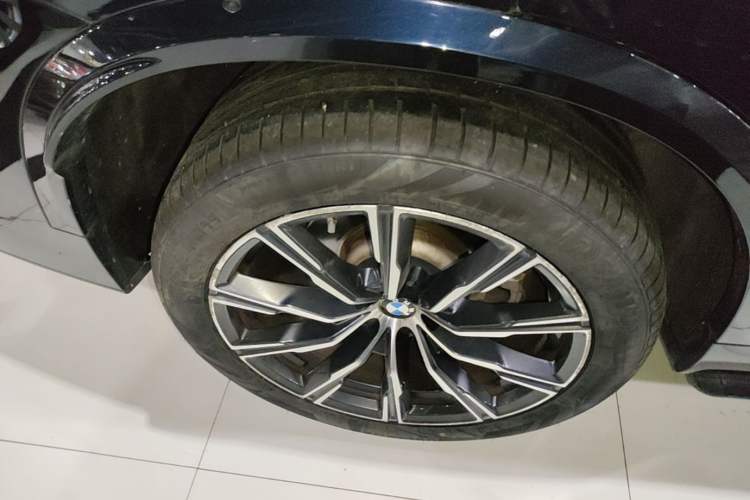 Used BMW X5 2022 xDrive 30Li Luxury M Sport Package Right Rear Wheel Hub