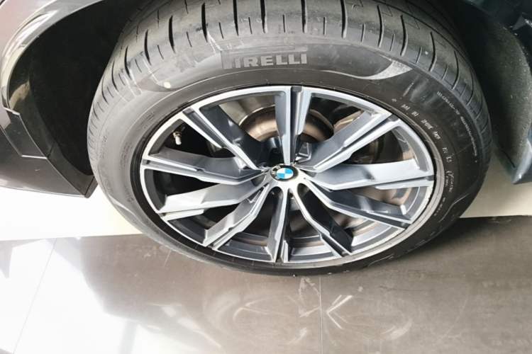Used BMW X5 2022 xDrive 30Li M Sport Package Right Rear Wheel Hub