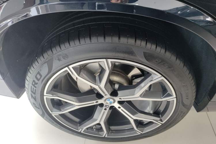 Used BMW X5 2022 Restyled xDrive 40Li M Sport Package Right Rear Wheel Hub