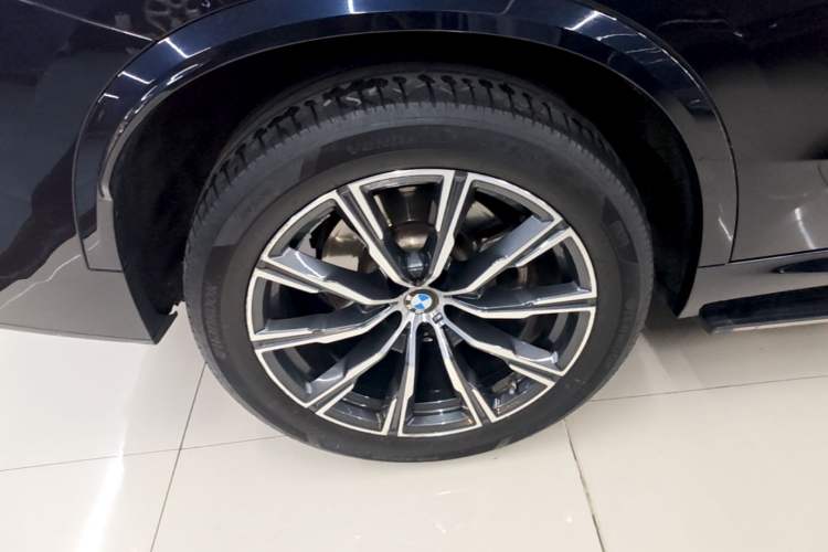 Used BMW X5 2022 Restyled xDrive 30Li Luxury Version M Sport Package Right Rear Wheel Hub