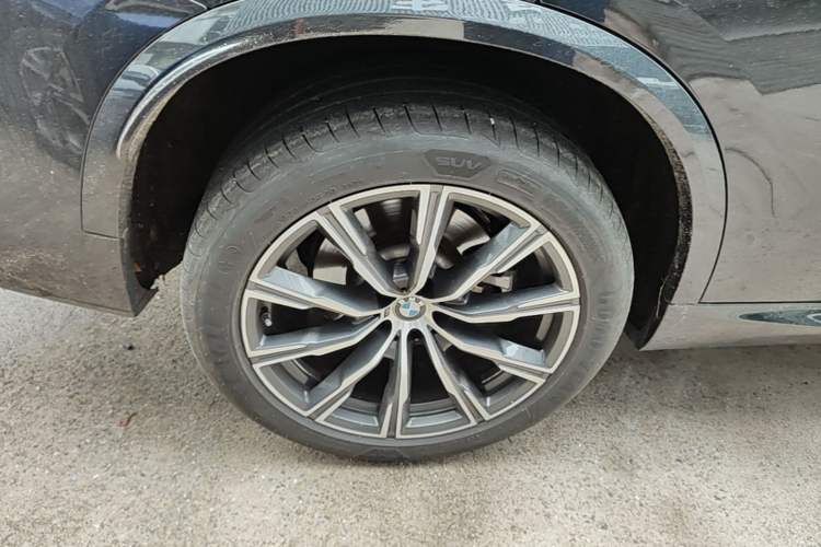 Used BMW X5 2022 Restyled xDrive 30Li Luxury Version M Sport Package Right Rear Wheel Hub