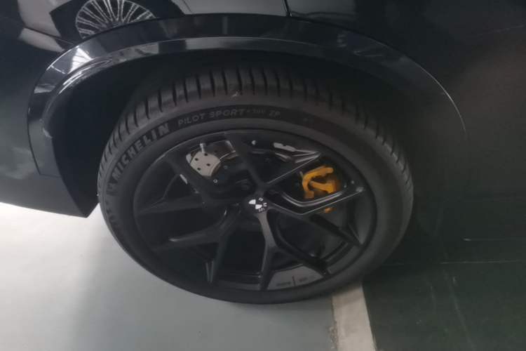 Used BMW X5 2022 Restyled xDrive 30Li Luxury Version M Sport Package Right Rear Wheel Hub