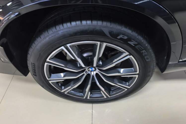 Used BMW X5 2022 Restyled xDrive 30Li Luxury Version M Sport Package Right Rear Wheel Hub