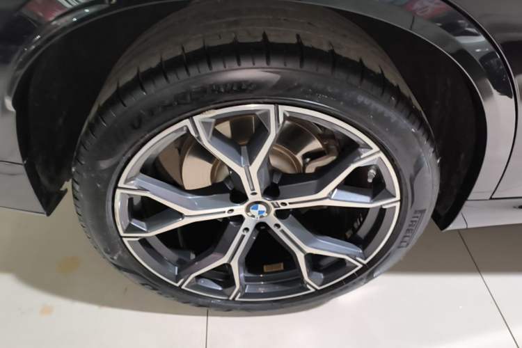 Used BMW X5 2022 Restyled xDrive 40Li M Sport Package Right Rear Wheel Hub