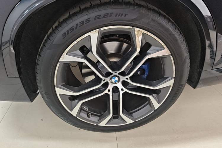 Used BMW X5 2022 xDrive 40Li Luxury Edition M Sport Package Right Rear Wheel Hub