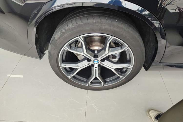 Used BMW X5 2022 Restyled xDrive 40Li M Sport Package Right Rear Wheel Hub