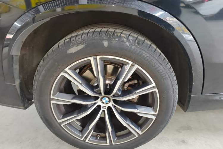 Used BMW X5 2022 xDrive40i M Sport Package Right Rear Wheel Hub