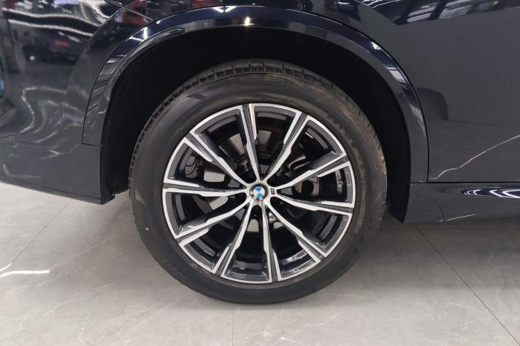 Used BMW X5 2022 Restyled xDrive 30Li Luxury Version M Sport Package Right Rear Wheel Hub