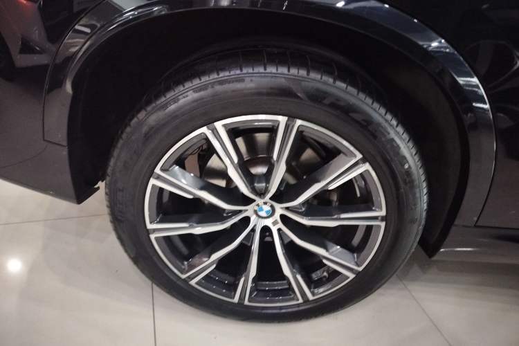 Used BMW X5 2022 Restyled xDrive 30Li Luxury Version M Sport Package Right Rear Wheel Hub