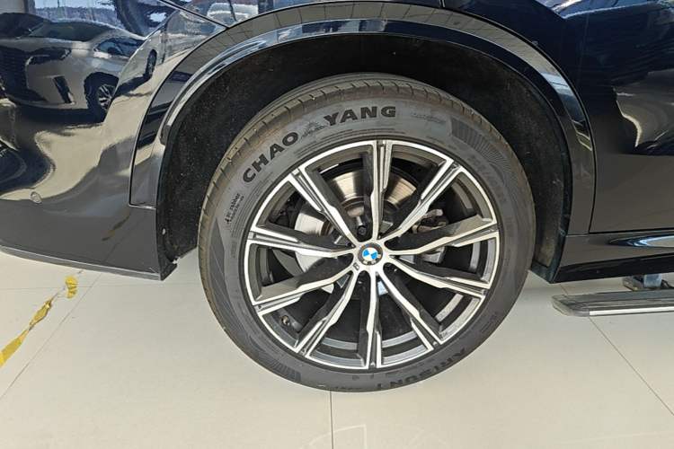 Used BMW X5 2022 Restyled xDrive 30Li Luxury Version M Sport Package Right Rear Wheel Hub